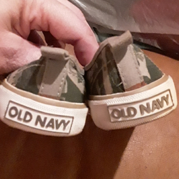 OLD NAVY  BOYS SLIP ON TENNIS SHOES - Picture 4 of 4